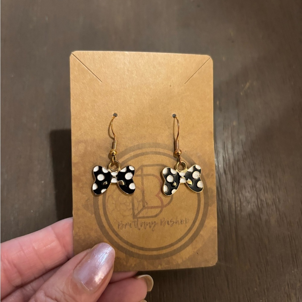 Lot of Assorted Fashion Earrings Sets with Black and White Designs - Picture 2 of 7
